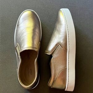 Clarks Pawley Bliss Pewter Metallic slide on Sz 8.5 rarely worn great condition